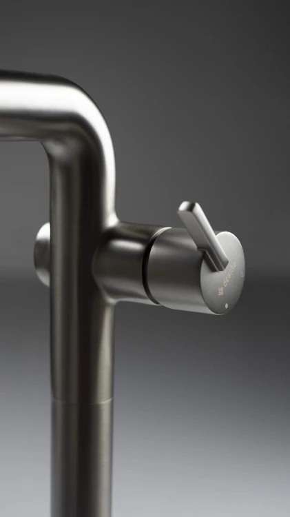 pol_pl_Bateria-umywalkowa-wysoka-z-prostokatna-wylewka-stala-titanium-Silia-BQS-D24K-3602_7.jpg